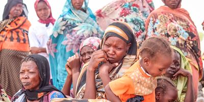 Blodig konflikt eskalerer i Sudan: Familier tvinges til at flygte