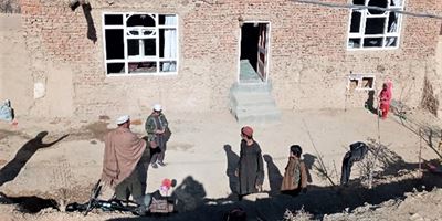 Afghanistan: Familier vender hjem til tidligere slagmarker