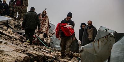 AKUT: Voldsomme jordskælv i Syrien og Tyrkiet