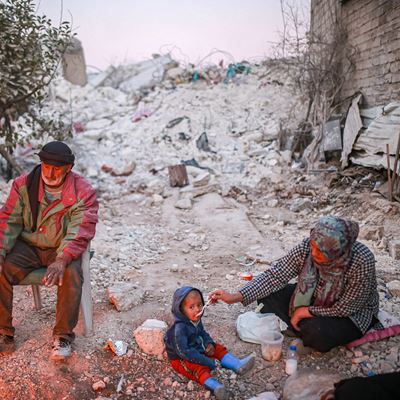Krigsramte familier lider under katastrofen