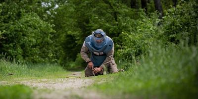 Ukraine: Eksplosiver ryddes for at sikre tryg færdsel for landsbyboere