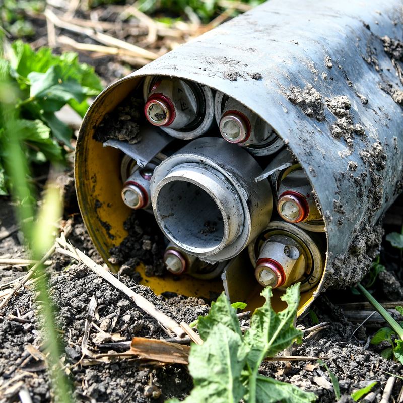 Forurening med eksplosive krigsrester har været et alvorligt problem i Ukraine i mange år, men efter et år med intense kampe er farerne udbredt til mange flere områder. DRC Ukraine