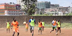 Flygtninge finder fællesskab gennem fodbold
